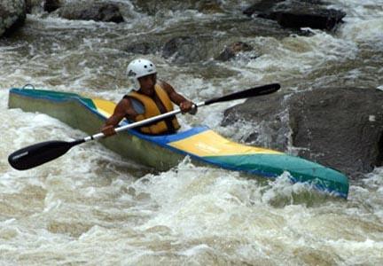 O Rio Doce, na cidade mineira de Governador Valadares, foi palco da 2ª Etapa da Copa Brasil de Canoagem Descida, com a presença de canoístas de diversas partes do país / Foto: Divulgação